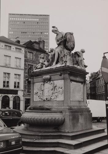 Place du Grand Sablon. Fontaine de Minerve, 1984