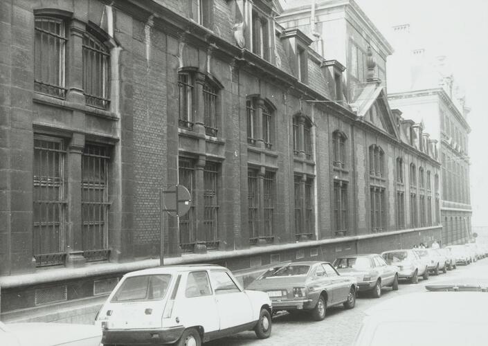 Rue des Petits Carmes 26 (20 à 34). Caserne Prince Albert, façades rue du Pépin (photo 1980).