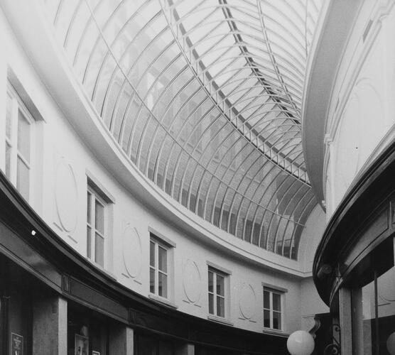 Galerie Bortier et ancien marché de la Madeleine (photo 1980).