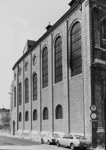 Petite rue des Brigittines. Église des Brigittines, côté est (photo 1980).