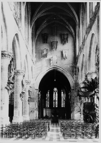 place de la Chapelle. Église Notre-Dame de la Chapelle, vue intérieure (photo 1985).