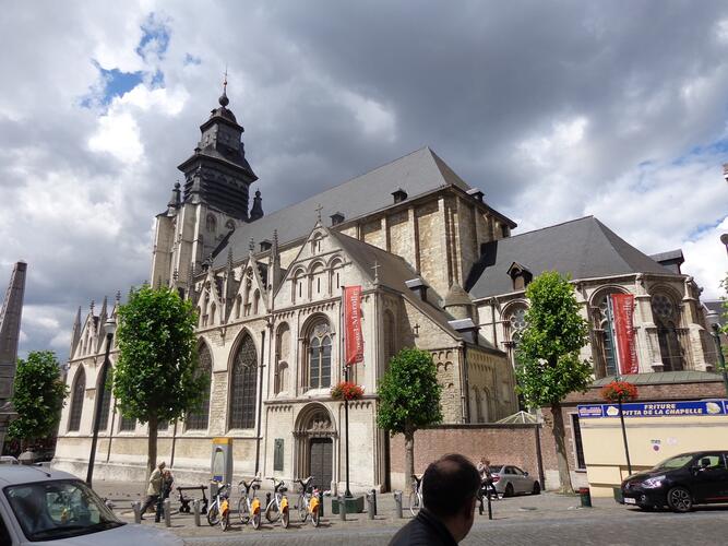 Place de la Chapelle, église paroissale Notre-Dame de la Chapelle, 2015