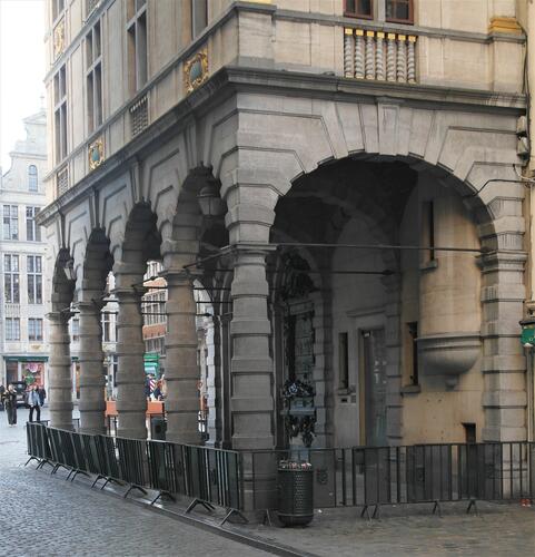 Grand-Place 8, angle rue Charles Buls 2, L'Étoile, galerie (photo 2022).