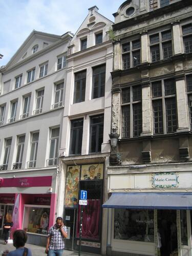 Rue du Marché aux Herbes, 60-62 (immeuble de gauche)