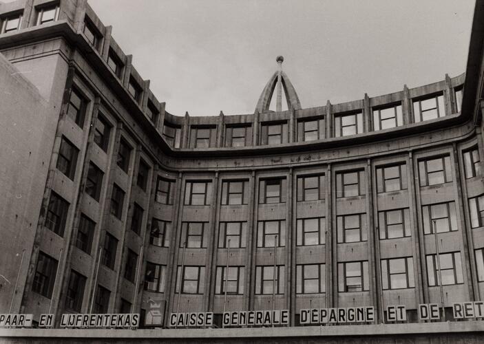 Rue du Fossé aux Loups 46-46B-48. Ancien siège de la Caisse Générale d'Épargne et de Retraite (CGER), complexe Alfred Chambon (photo 1980).