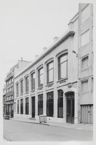 Zandstraat 20. Voormalig Warenhuis Waucquez, Belgisch Centrum van het Beeldverhaal, gevel na restauratie (foto [s.d.]).