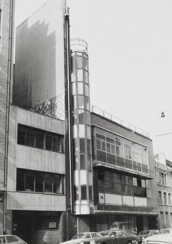 Sint-Laurensstraat 28-30. Voormalige drukkerij van het dagblad 'Le Peuple' (foto 1980).