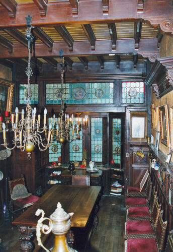 Ambiorixsquare 11, benedenverdieping, eetkamer met haar oorspronkelijke meubelen (foto 2002).
