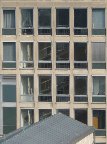 Koninklijk Instituut voor het Kunstpatrimonium, detail van de achtergevel. (foto 2007).