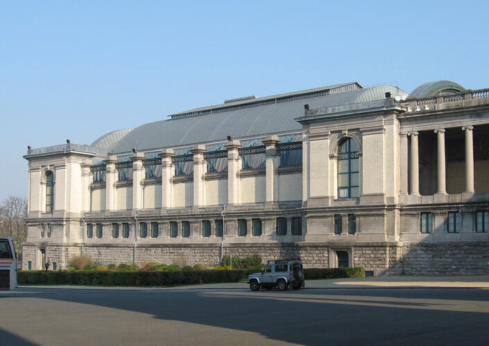 Zuidgevel van het noordelijk paviljoen van 1880, waar vandaag het Koninklijk Museum van het Leger en de Krijgsgeschiedenis is ondergebracht (foto 2007).