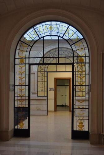 Vestibule jouxtant la rotonde de la galerie Albert-Élisabeth, construite de 1928 à 1930 par Léopold Piron (photo 2010).