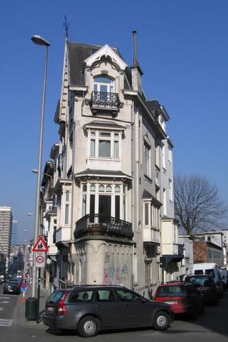 Rue des Éburons 66, l’angle (photo 2007).