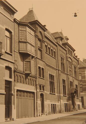 Rue Le Titien 26-28, avant les transformations de 1955, AVB/TP 63205 (1955).
