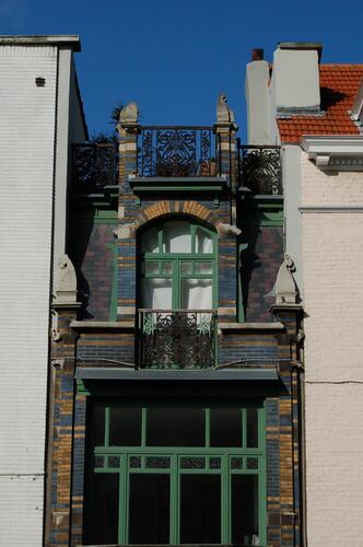 Rue Luther 28, <a href='/fr/glossary/328' class='info'>lucarne<span>Ouvrage construit sur un toit et permettant d’éclairer le comble par une ou plusieurs fenêtres.</span></a> (photo 2007).