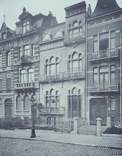 Square Marie-Louise 48, façade originelle ([i]Album de la Maison Moderne[/i], série III, [1908], pl. XII). 