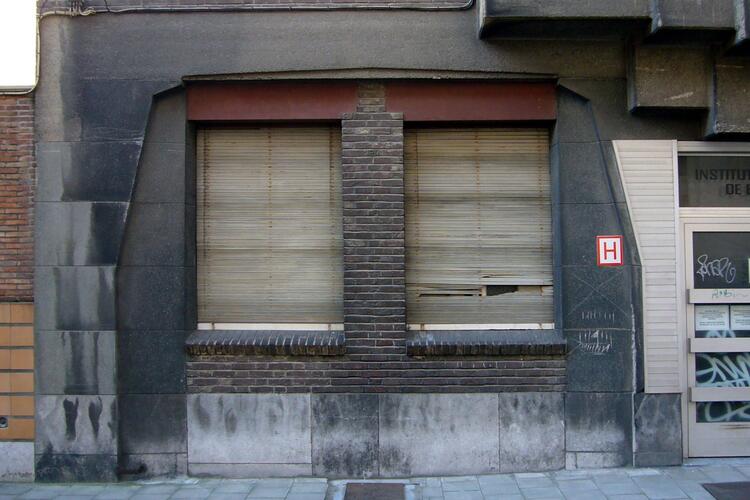 Rue Boduognat 12b, détail du rez-de-chaussée (photo 2008).