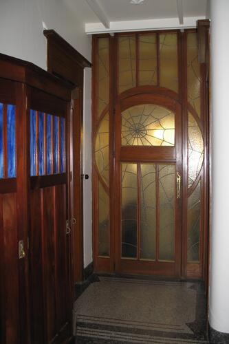 Filips de Goedestraat 70, deur tussen vestibule en hal, gezien vanaf de hal (foto 2008).