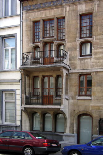 Rue de Florence 13 et rue de Livourne 48, hôtel Otlet. Vue depuis la rue de Livourne, de la petite habitation pour artiste accolée sous une même façade à l'hôtel particulier (photo 2005).