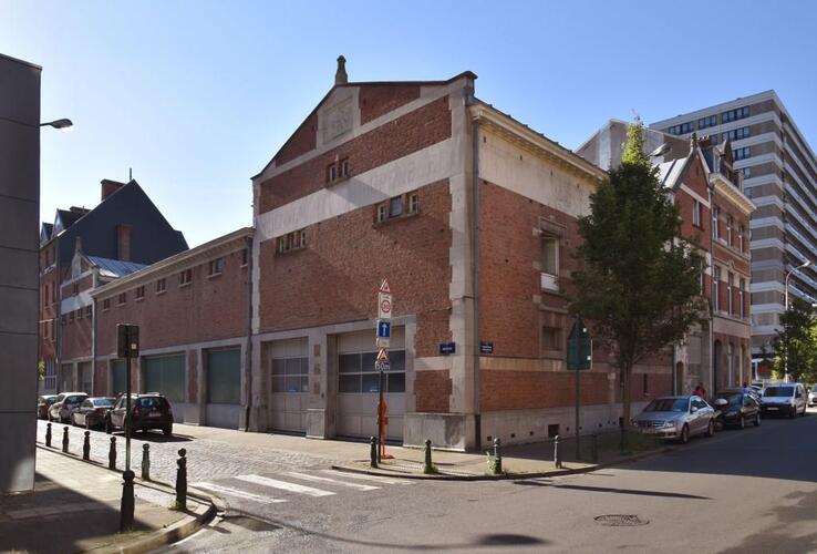 Nicolaystraat 18 – Frontispiesstraat 57 en Frontispiesstraat 55, voormalige depots van de brouwerij Le Chevalier Marin, 2016