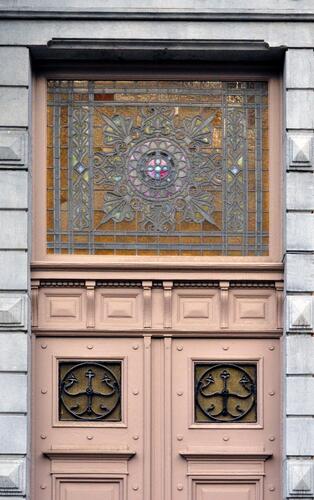 Avenue Voltaire 28, détail de la porte (photo 2013).
