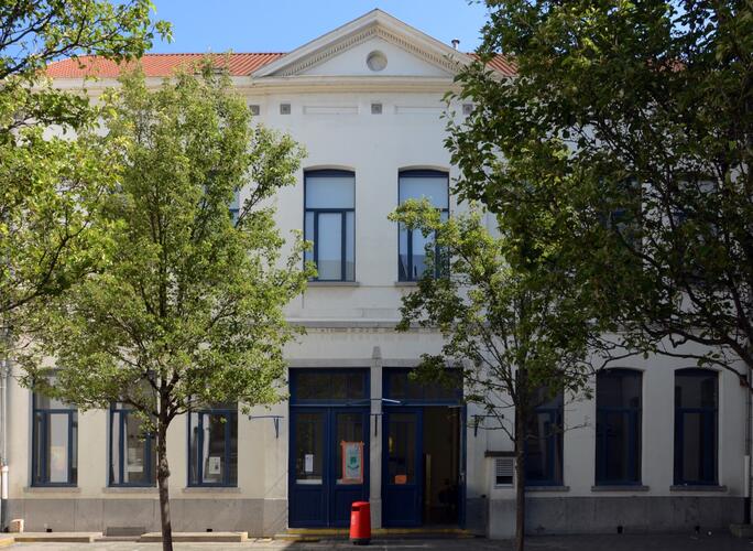 Rogierstraat 188, Gemeenteschool nr. 3, hoofdgebouw (A) (foto 2014).