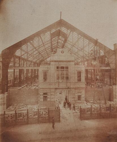 Le Marché Sainte-Marie, rue Royale Sainte-Marie 22b, en construction en 1901 (Maison des Arts de Schaerbeek/fonds local).