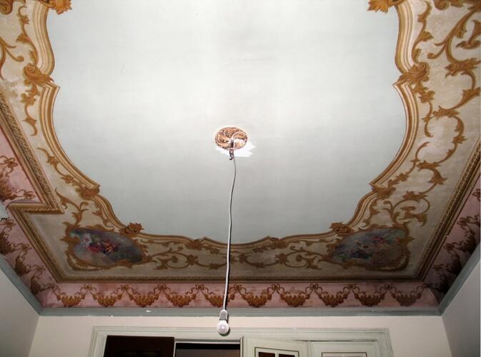Louis Bertrandlaan 43, plafond in het salon (foto 2012).