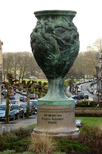 Avenue Louis Bertrand, vase Bacchanale, 2013