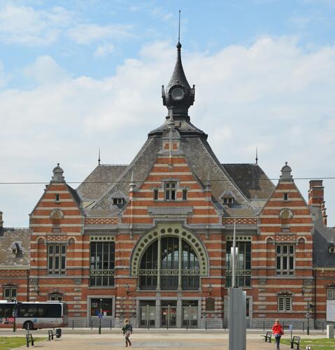 Gare de Schaerbeek, détail de l'aile de 1913-1919 (photo 2012).