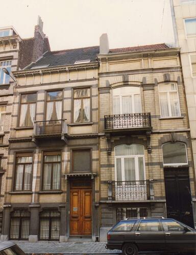 Aduatiekersstraat 13 en links nr 15, 1993