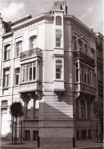 Rue Charles Legrelle 46 au coin de la rue des Atrébates, 1994