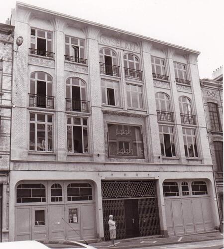 Ancien cinéma ALBERT HALL et salle de fêtes ROSELAND. Façade chaussée de Wavre (photo 1993).