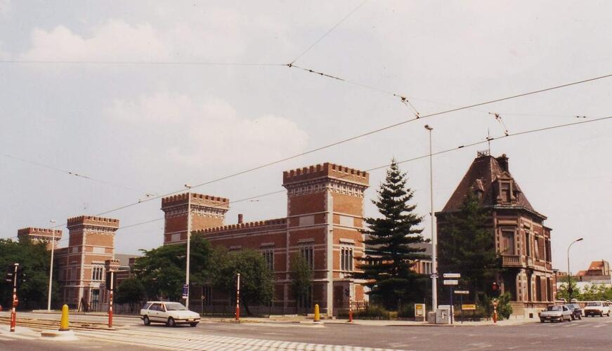 Boulevard Louis Schmidt 1-7. Ancien arsenal du Charroi, bâtiments A, B et G, 1994