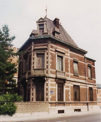 Boulevard Louis Schmidt 1-7. Ancien arsenal du Charroi. Bâtiment G (photo 1994).