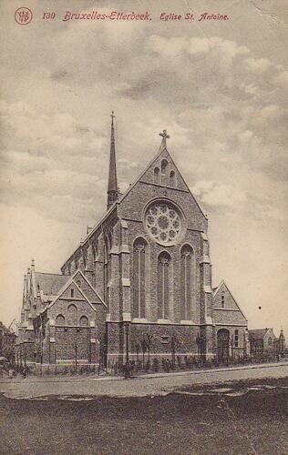 Parochiekerk Sint-Antonius van Padua, het koor, afgestempeld op 1909 (Verzameling postakaarten Dexia Bank).