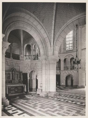 Collège Saint-Michel, chapelle, vue d'une chapelle latérale ([i]L'Émulation[/i], 1912, pl. V).