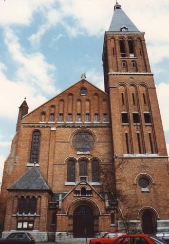 Rue de Tervaete. Eglise paroissiale Notre-Dame du Sacré-Cœur (photo 1994).