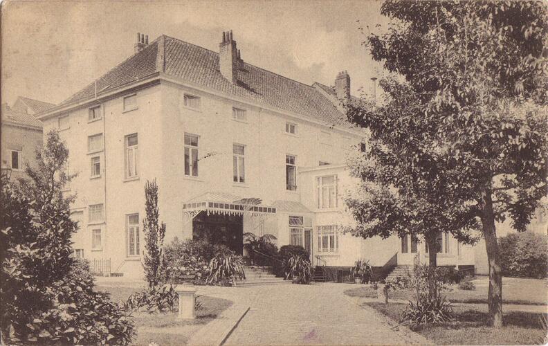 Chaussée de Wavre 508, ancienne chaussée de Tervueren 110. Propriété de notaire Félix Hap, cachet de la poste de 1920 (Collection cartes postales Dexia Banque).