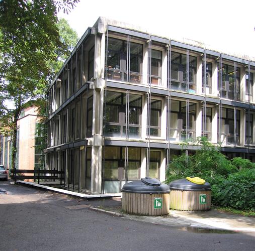 Bâtiment O, façade côté campus, 2006