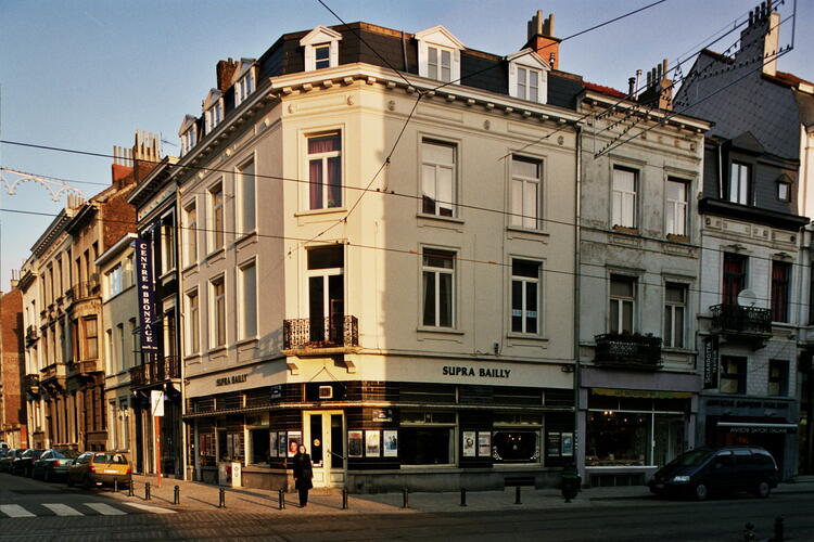 Rue du Bailli 77 – rue Simonis 52, 2006