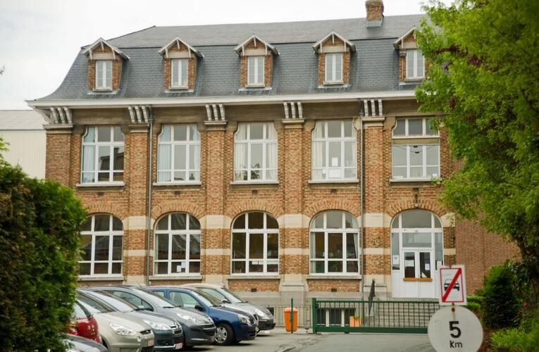 [i]Institut Saint Philippe Néri[/i], schoolgebouw (foto 2012).