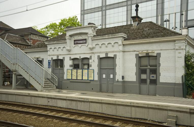 Generaal Jacqueslaan 265, gebouw van het eerste station van Etterbeek (foto 2012).
