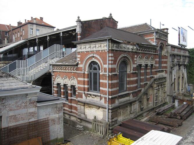 Generaal Jacqueslaan 265, station van Etterbeek, trap naar perron 4 (foto 2013).