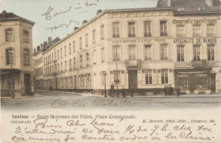 Rue Mercelis 1 – place Fernand Cocq 11. École moyenne des filles, place communale, s.d. (Collection de cartes postales Dexia Banque)