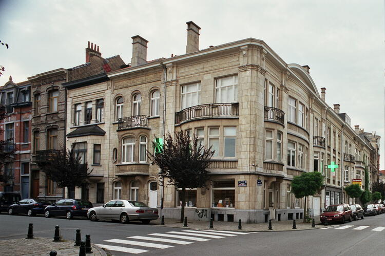Rue de la Réforme 3, 1 et rue Franz Merjay 42 à 50 (photo 2006).