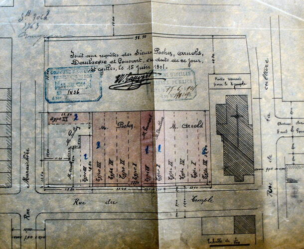 Hervormingsstraat 5 tot 27, perceelsplan van bouwblok tussen Hervormings-, Fernand Neuray-, Emmanuel Van Driessche-, Emile Bouillot- en Franz Merjaystraat, met aanduiding van opdrachtgevers en type-woningen, GAE/DS 261-17 (1901).