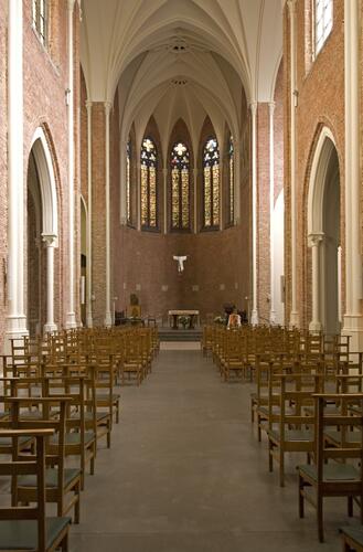 Chaussée de Wavre 203-205, église des Pères du Saint-Sacrement, intérieur (vers le chœur).