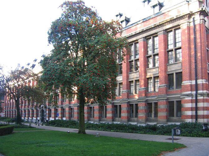 Bâtiment A, façade arrière (photo 2006).