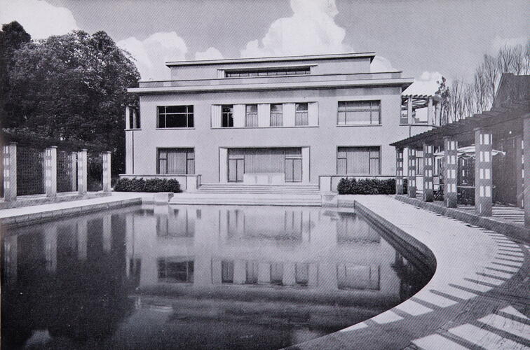 Huis Empain, oude foto van achtergevel en zwembad ([i]La Technique des Travaux[/i], 8, 1935, p. 395).