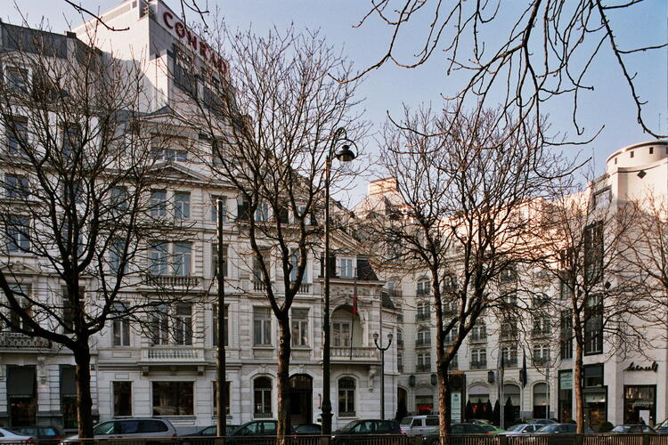 Avenue Louise 69, 71, 77 et 79. Le Wiltcher's, vue depuis l'avenue Louise, 2005